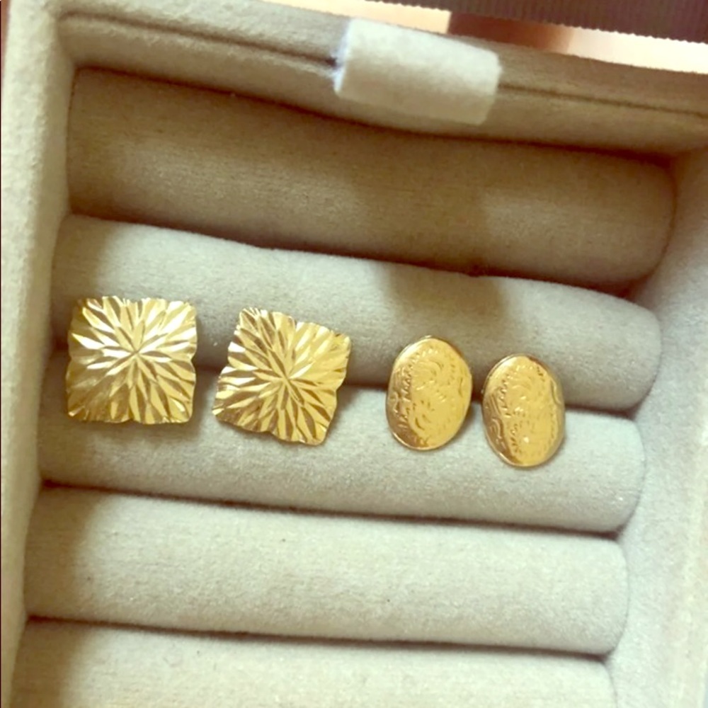 Two pairs of 14k stud earrings